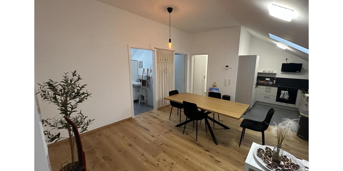 Dachgeschoss mit Weitblick – 2 Zimmer, Einbauküche & Ankleide 2 zimmer