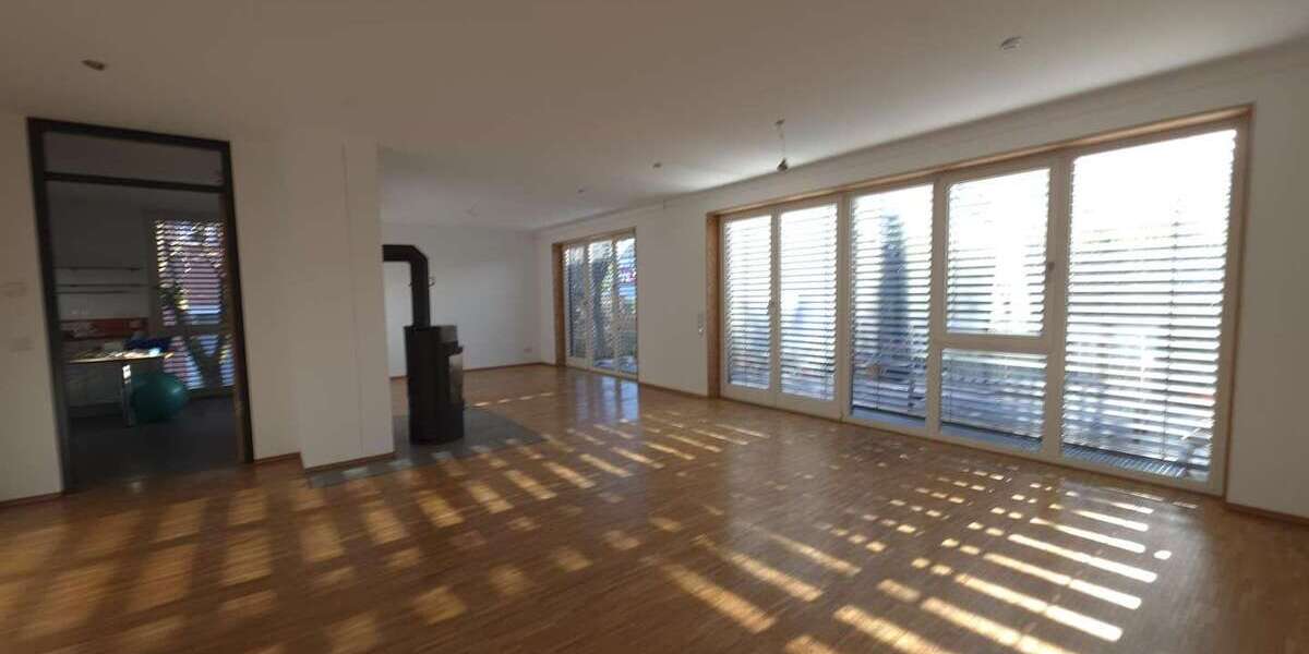 Haus zum Mieten in Reutlingen 2.500 € 200 m² 7.5 zimmer