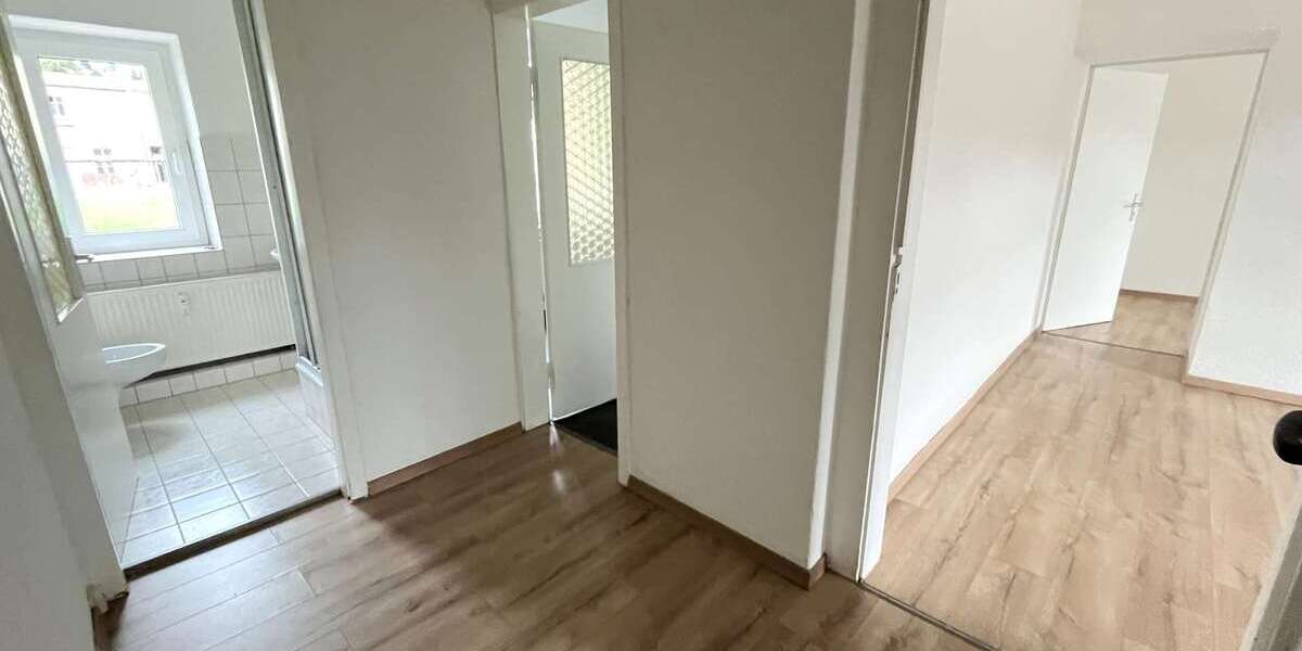 Etagenwohnung Hainichen - 3 Zimmer, 53 m&sup2;, 292&euro; | Angebot:26086415