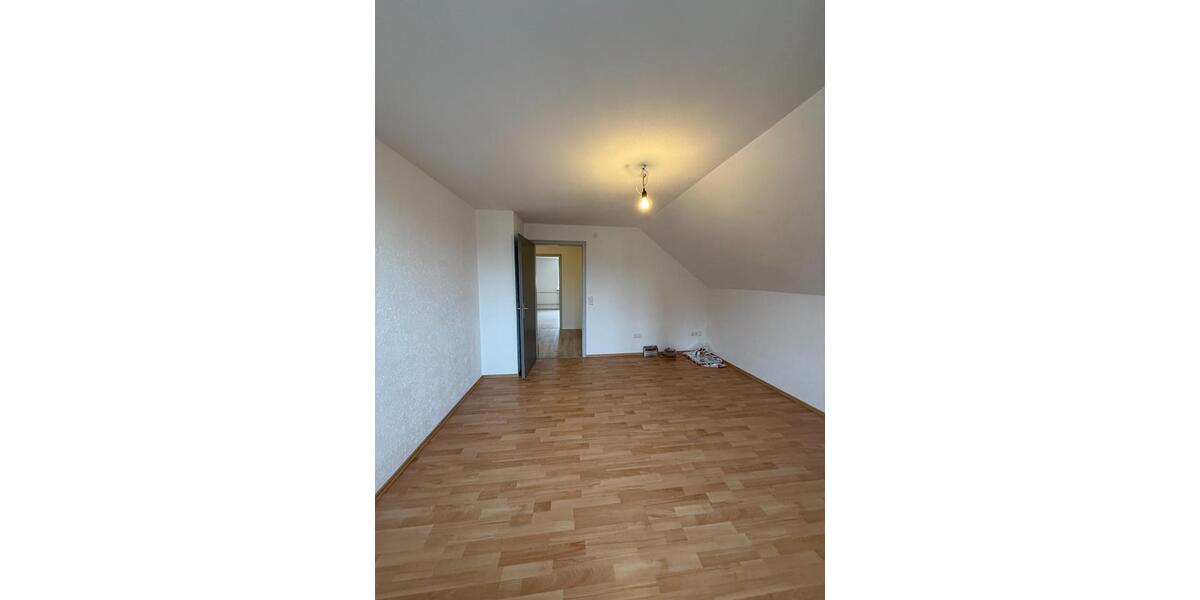 Dachgeschoßwohnung Blumberg - 3 Zimmer, 72 m&sup2;, 700&euro; | Angebot:25393854