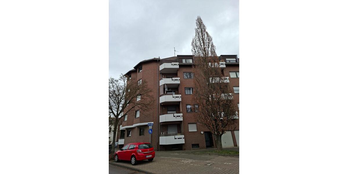 Frisch renovierte 3-Zimmer Dachgeschosswohnung in zentraler Lage 3 zimmer