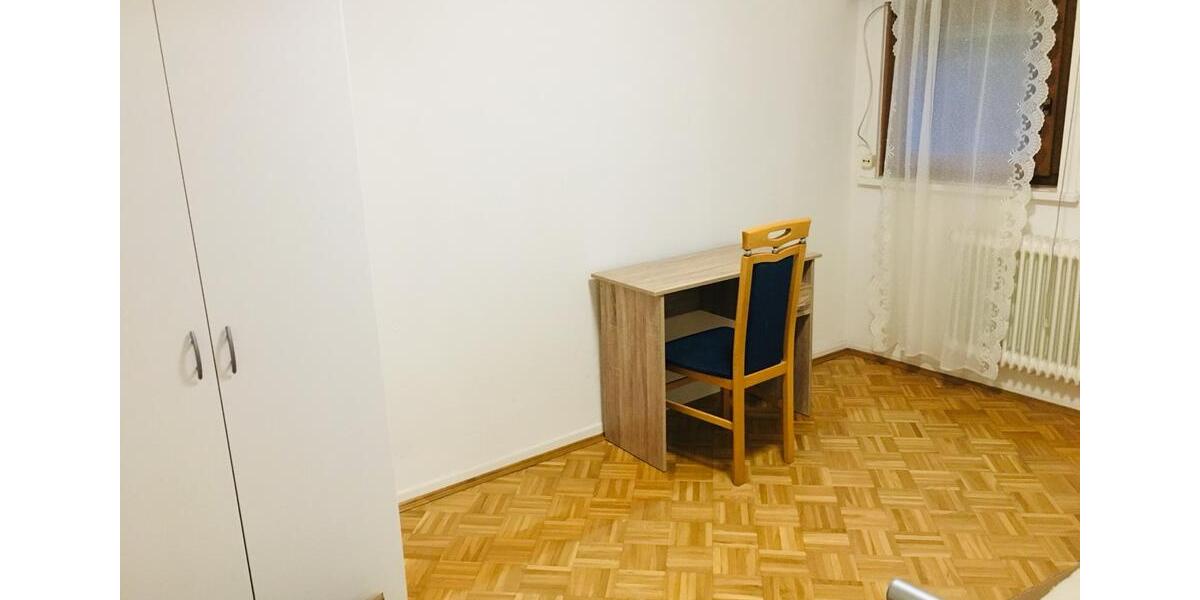 Dachgeschoßwohnung Villingen-Schwenningen Schwenningen - 4 Zimmer, 70 m&sup2;, 335&euro; | Angebot:25990802