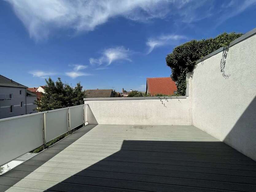 Wohntraum! Große 3 Zimmerwohnung mit riesiger Dachterrasse, Kamin + Einbauküche! 3 zimmer