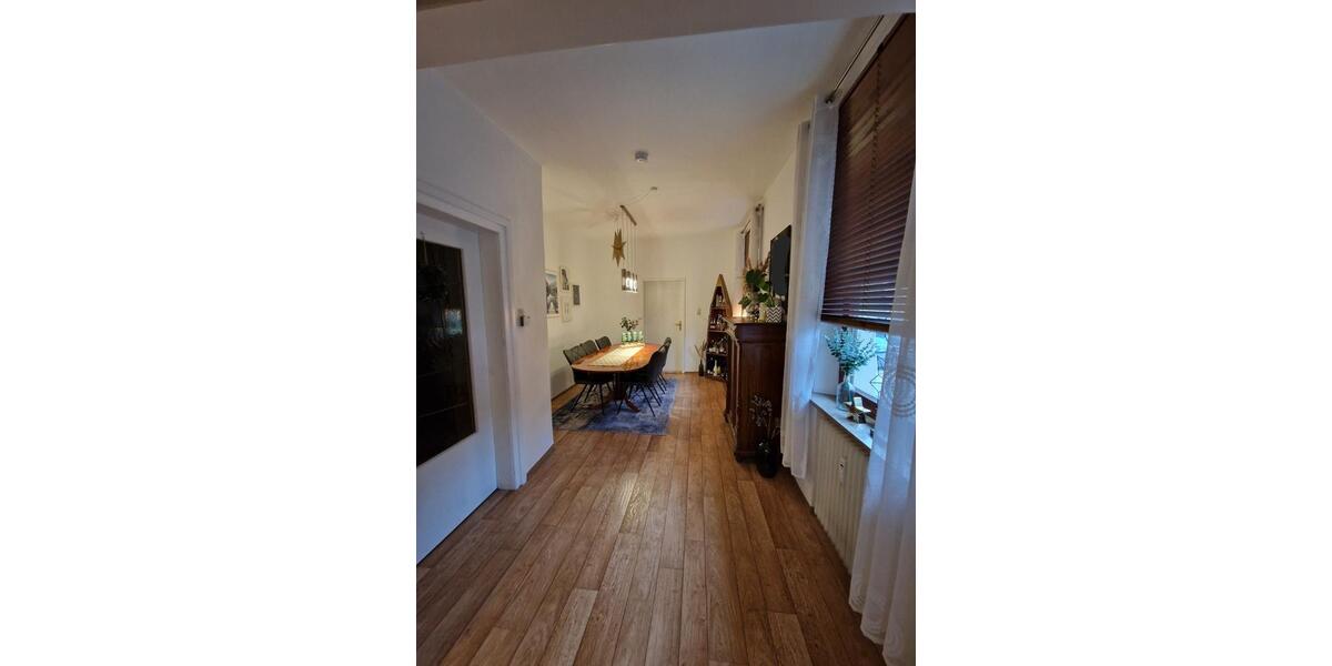 Attraktive 100 m² 4 Zimmer-Wohnung mit Balkon 4 zimmer