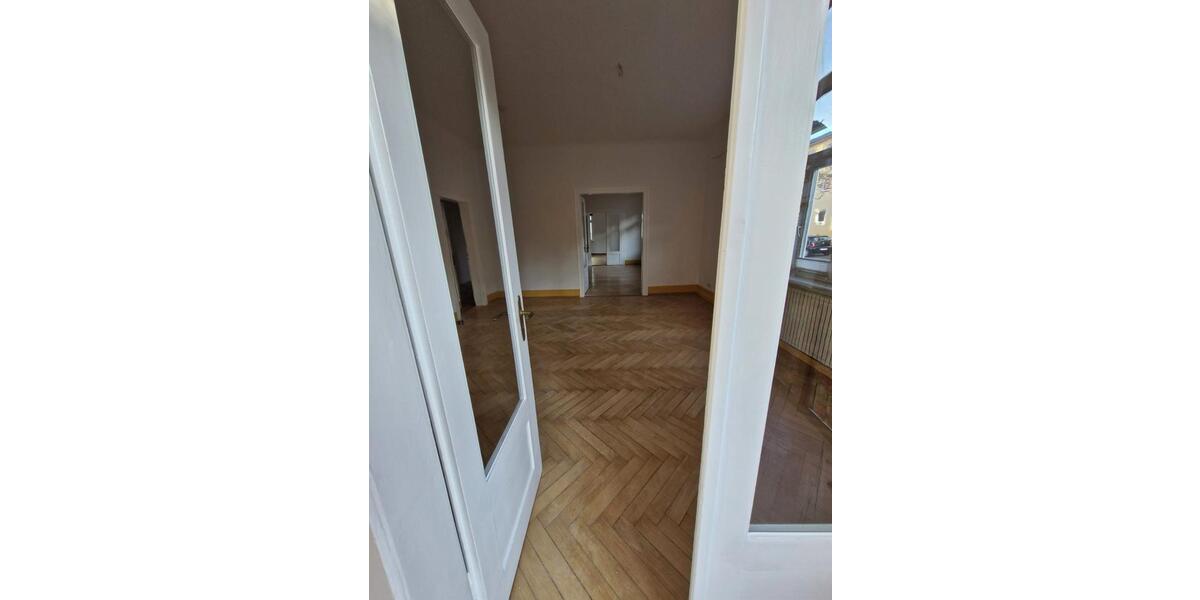 Erdgeschoßwohnung Bad Langensalza - 4 Zimmer, 169 m&sup2;, 1.095&euro; | Angebot:24183122