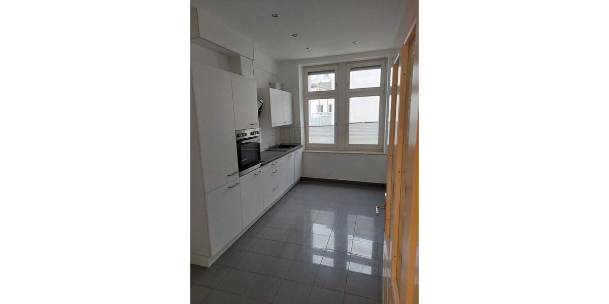 Etagenwohnung Trier Innenstadt - 7 Zimmer, 212 m&sup2;, 2.400&euro; | Angebot:25770106