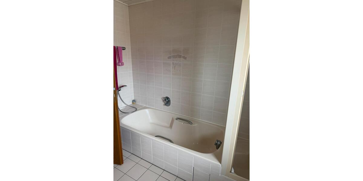 Erdgeschoßwohnung Albersweiler - 4 Zimmer, 160 m&sup2;, 1.150&euro; | Angebot:26580460
