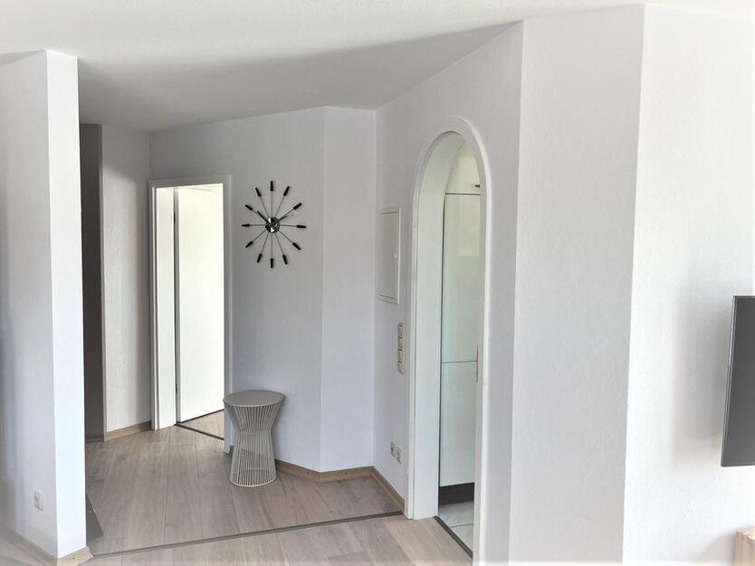 Möblierte, moderne Maisonette-Wohnung in zentraler Lage von Brühl!
