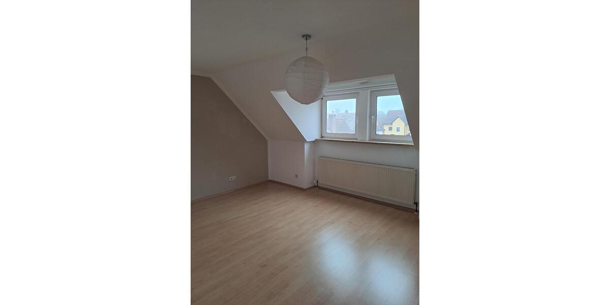 Dachgeschoßwohnung Adelsdorf - 3 Zimmer, 77 m&sup2;, 870&euro; | Angebot:23879643