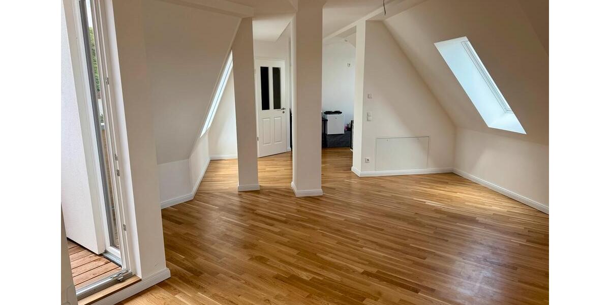 Dachgeschoßwohnung Werdau - 4 Zimmer, 112 m&sup2;, 925&euro; | Angebot:26587579