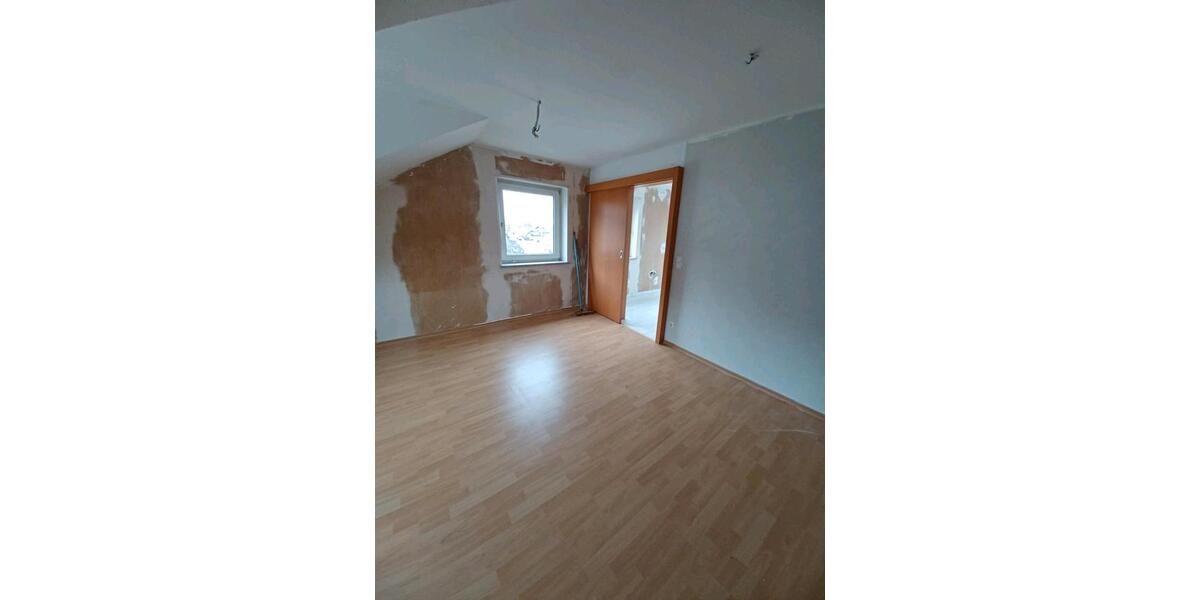 Dachgeschoßwohnung Elsenfeld - 3 Zimmer, 76 m&sup2;, 760&euro; | Angebot:25516261