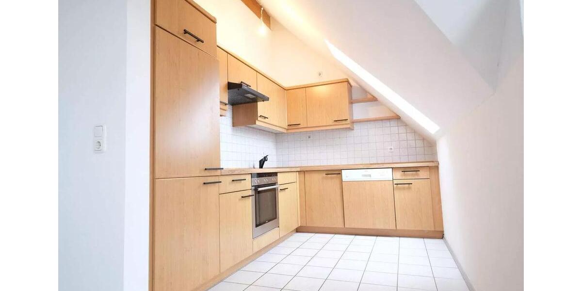 Dachgeschoßwohnung Deggendorf - 3 Zimmer, 66 m&sup2;, 700&euro; | Angebot:26697463