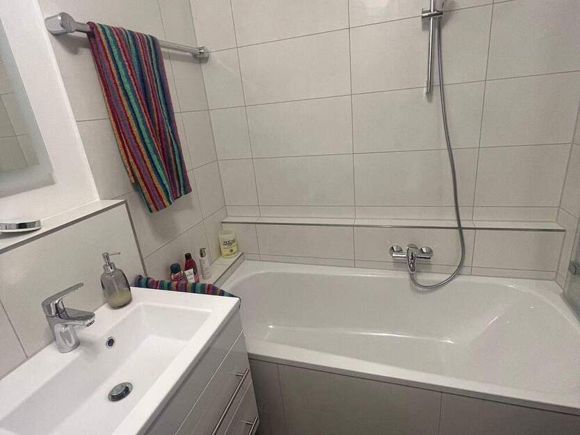 SOFORT VERFÜGBAR - Traumhafte Lage am Wöhrder See! Renovierte 2 Zimmer Dachgeschoss-Wohnung