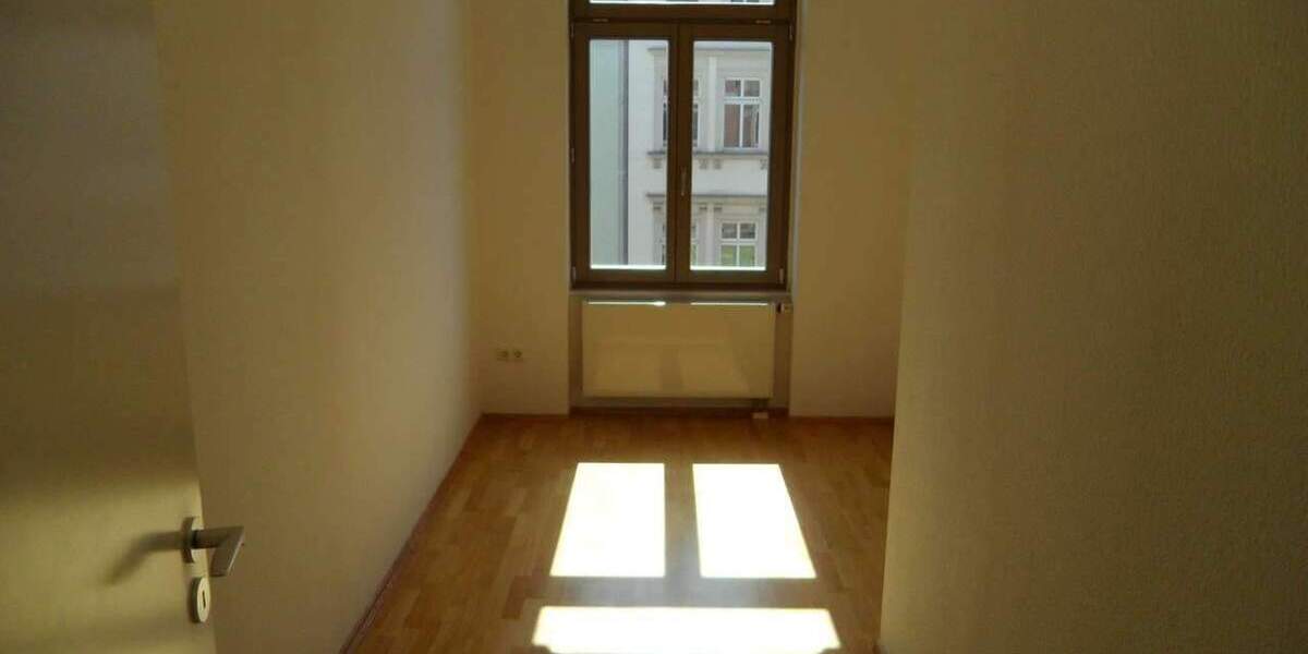 auch WG geeignet !!! Toll sanierte Wohnung, zentrumsnah, Balkon, Parkett, Vorratsraum 2 zimmer