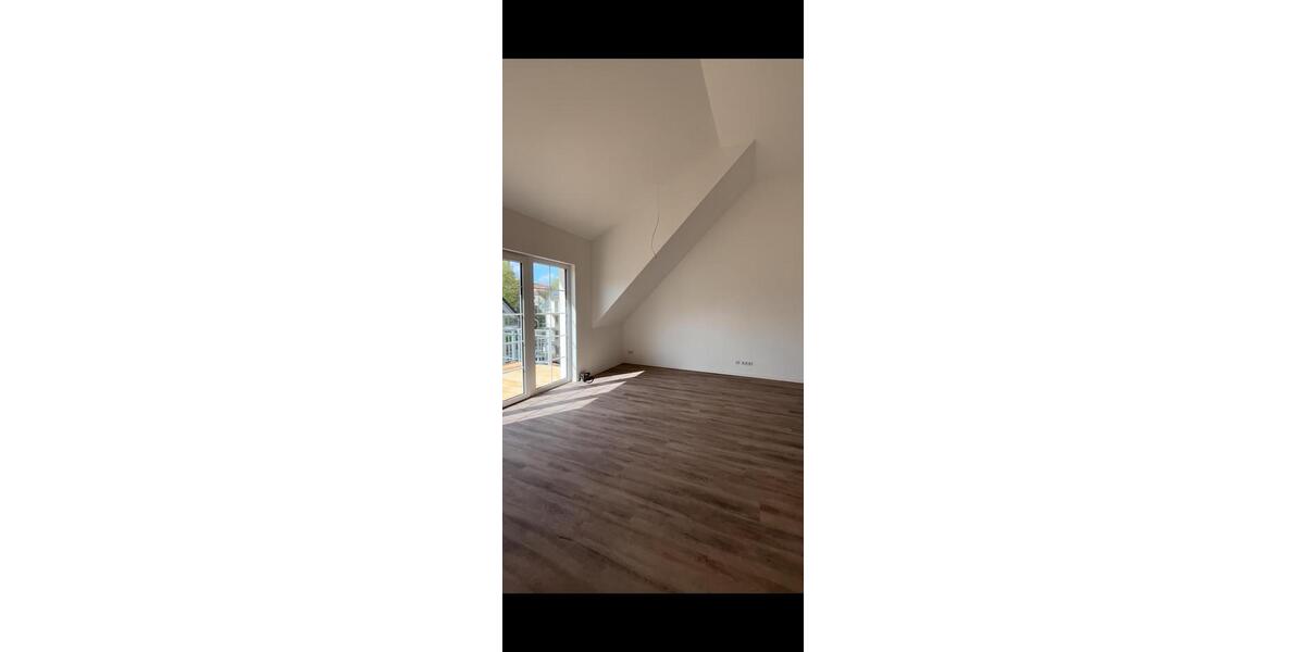 Dachgeschoßwohnung Freital - 4 Zimmer, 91 m&sup2;, 1.420&euro; | Angebot:26086293