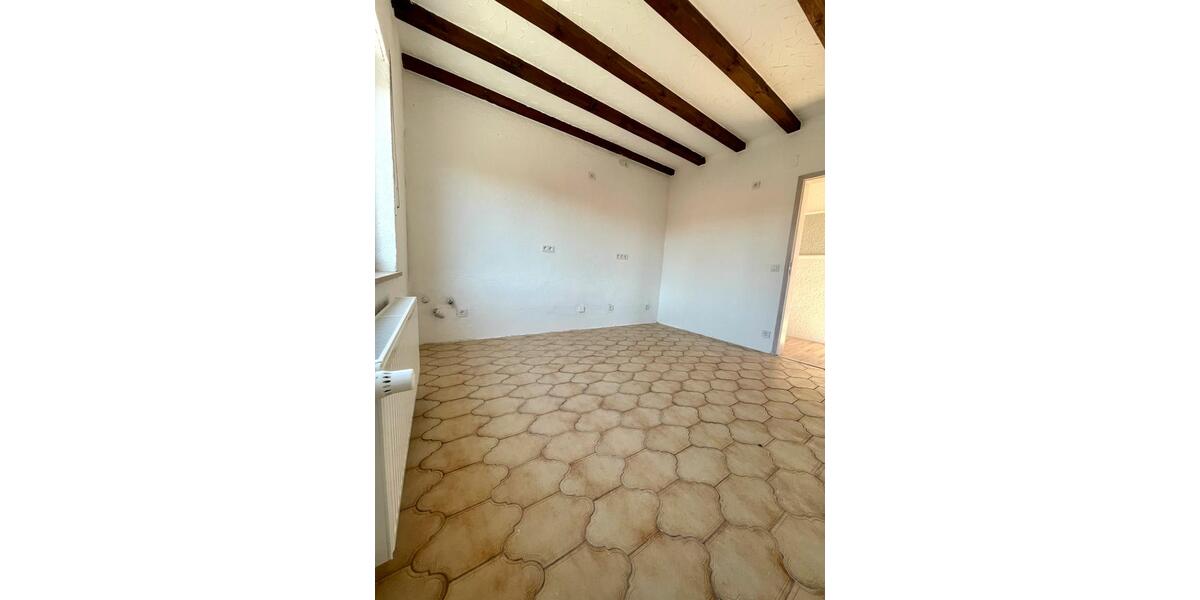 Dachgeschoßwohnung Neustadt bei Coburg - 4 Zimmer, 135 m&sup2;, 895&euro; | Angebot:26705080