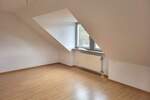 Charmante 2 Zimmer DG-Wohnung mit Balkon, EBK uvm. in Wendelstein OT.