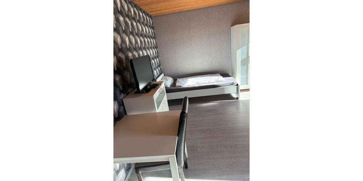 Wohnen auf Zeit Kitzingen - 4 Zimmer, 120 m&sup2;, 15&euro; | Angebot:24818538