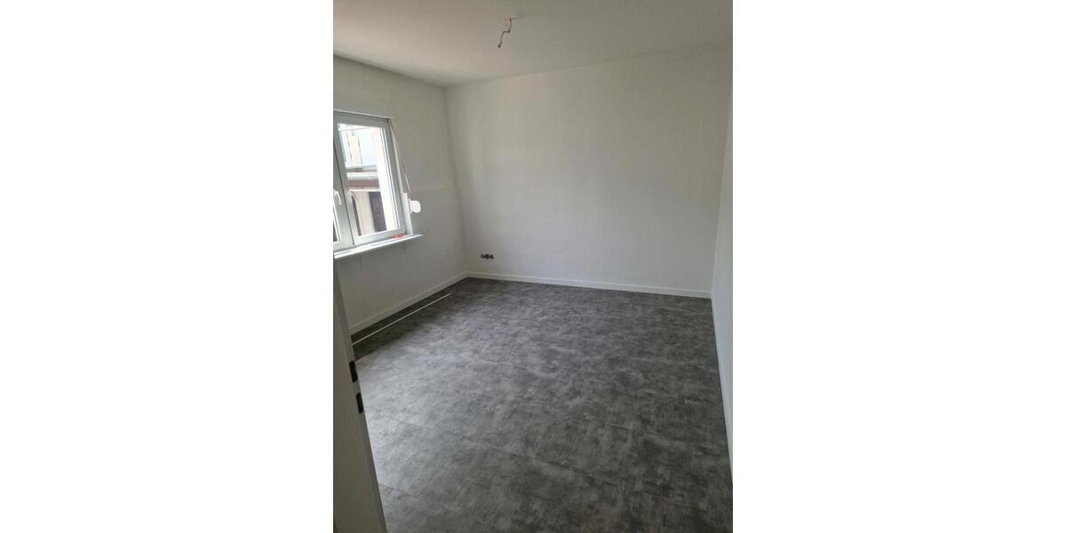 Hochparterre Püttlingen - 2 Zimmer, 90 m&sup2;, 1.130&euro; | Angebot:25948542