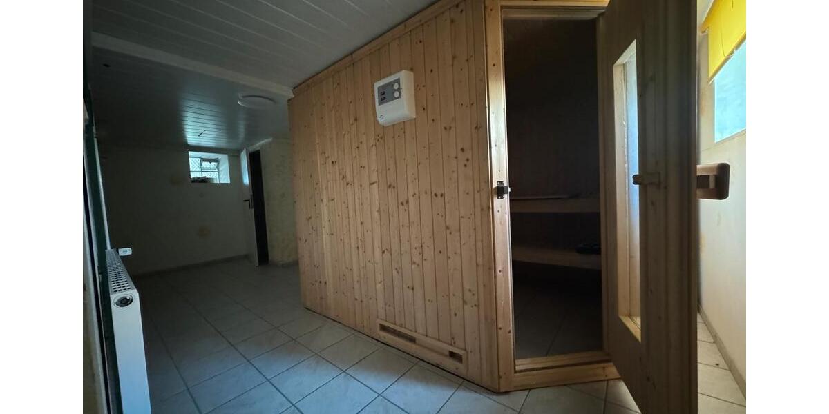 Etagenwohnung Neukirchen - 3 Zimmer, 120 m&sup2;, 1.400&euro; | Angebot:26148673