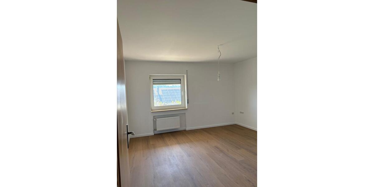 Erdgeschoßwohnung Lauda-Königshofen Königshofen - 3 Zimmer, 95 m&sup2;, 900&euro; | Angebot:26693294