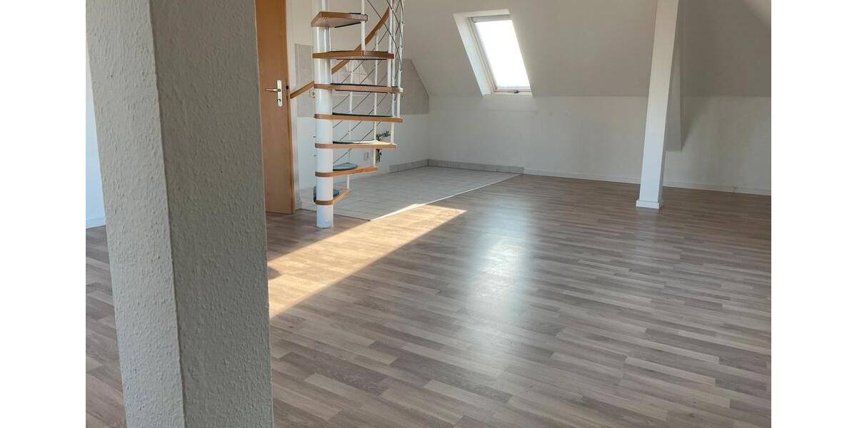 Dachgeschoßwohnung Elsteraue - 4 Zimmer, 85 m&sup2;, 470&euro; | Angebot:25960420