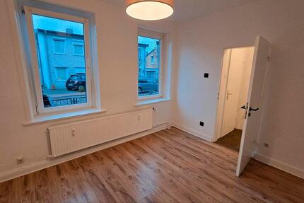 2 Zimmer Wohnung Altbau Renoviert, EG, EK, DBad, Top-Lage 2 zimmer