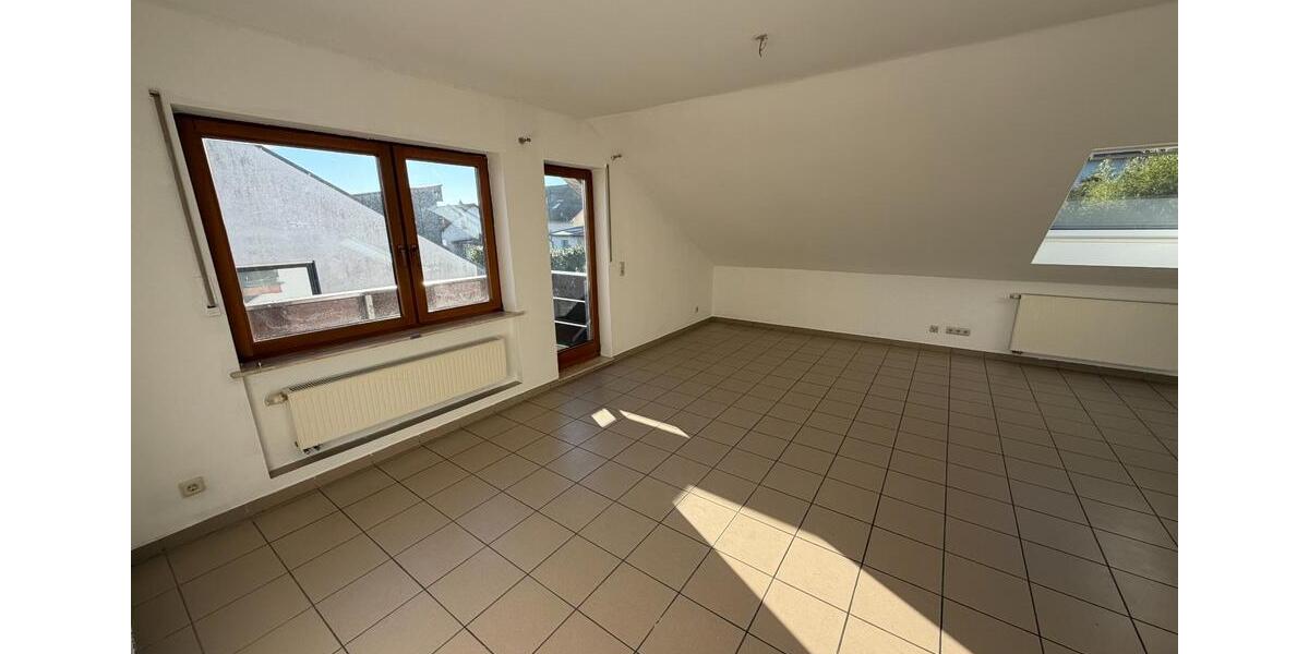 Dachgeschoßwohnung Püttlingen - 4 Zimmer, 75 m&sup2;, 690&euro; | Angebot:24476334