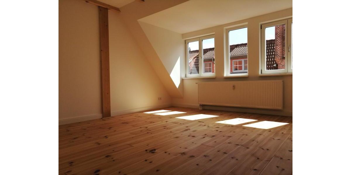 Dachgeschoßwohnung Güstrow - 2 Zimmer, 90 m&sup2;, 800&euro; | Angebot:24354436
