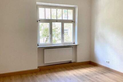 Renovierte JugendstilWohnung mit Süd-Balkon in ruhiger Anwohnerstraße