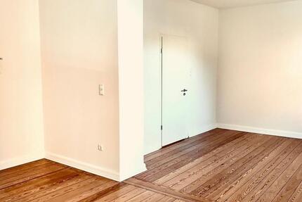 Haus Wallertheim - 8 Zimmer, 216 m&sup2;, 1.790&euro; | Angebot:25843115