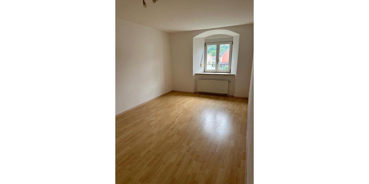 Etagenwohnung Bodenwöhr - 3 Zimmer, 92 m&sup2;, 820&euro; | Angebot:26124375