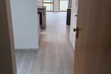 Helle 2-Zimmer-Wohnung mit Balkon und Tiefgarage in ruhiger Lage zimmer