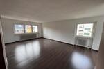 Helle 4,5-Zimmer-Wohnung mit Balkon & Tiefgarage zu vermieten zimmer