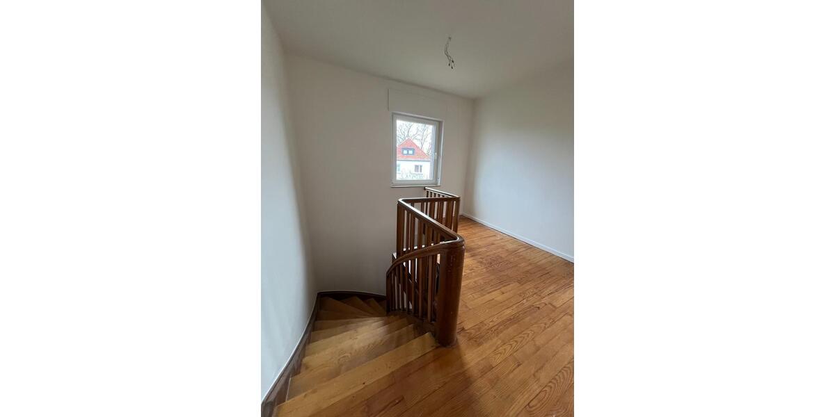 Einfamilienhaus Zweibrücken - 9 Zimmer, 250 m&sup2;, 1.790&euro; | Angebot:24702819