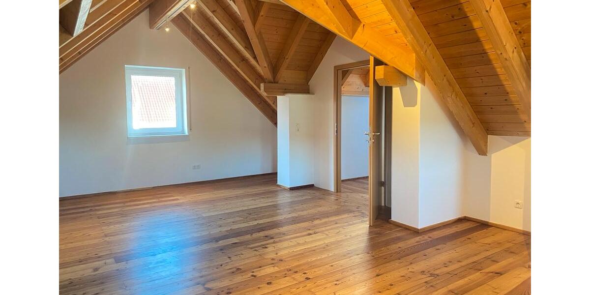 Dachgeschoßwohnung Kolitzheim - 4 Zimmer, 144 m&sup2;, 980&euro; | Angebot:26515791