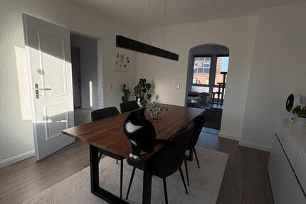 Freies Zimmer in Mädels-WG 4 zimmer