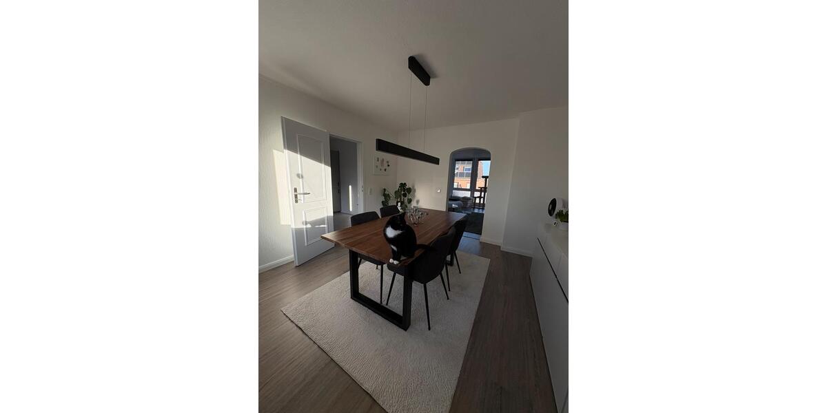 Freies Zimmer in Mädels-WG 4 zimmer