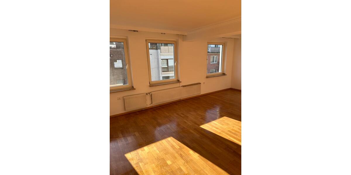 Etagenwohnung Düsseldorf Stadtbezirk 3 - 3 Zimmer, 94 m&sup2;, 1.570&euro; | Angebot:25105146