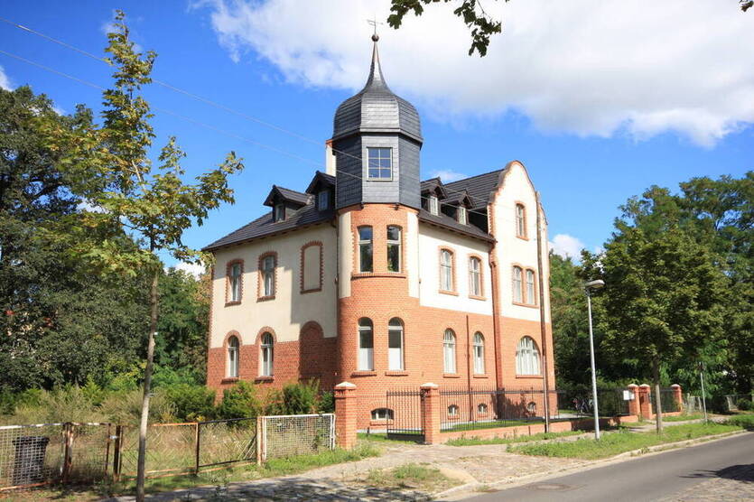 Bildschöne 2,5 Zimmer-Dachgeschoßwohnung von 1906 mit Loggia in Spitzenwohnlage von Finkenkrug