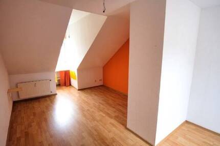 Ruhige 2-Zimmer-Wohnung im Dachgeschoss nahe Universität, Helios-Klinikum & Nordpark 2 zimmer