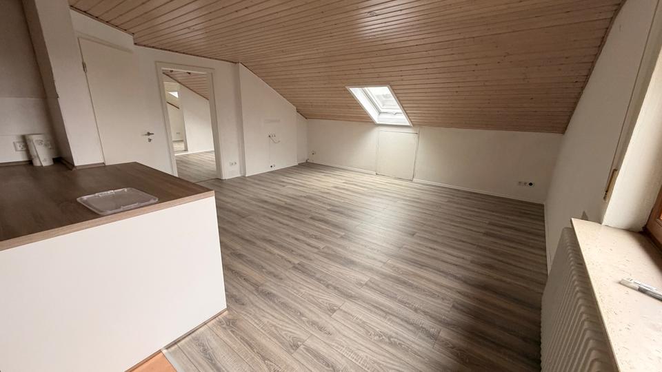 Dachgeschoßwohnung Billigheim - 4 Zimmer, 78 m&sup2;, 850&euro; | Angebot:25160996