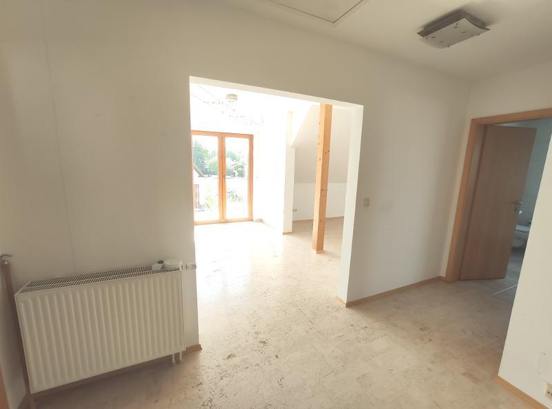 3 Zi. Wohnung im DG (1.OG) mit Balkon und Carport - Etagenwohnung Pommersfelden | Angebot:23903906