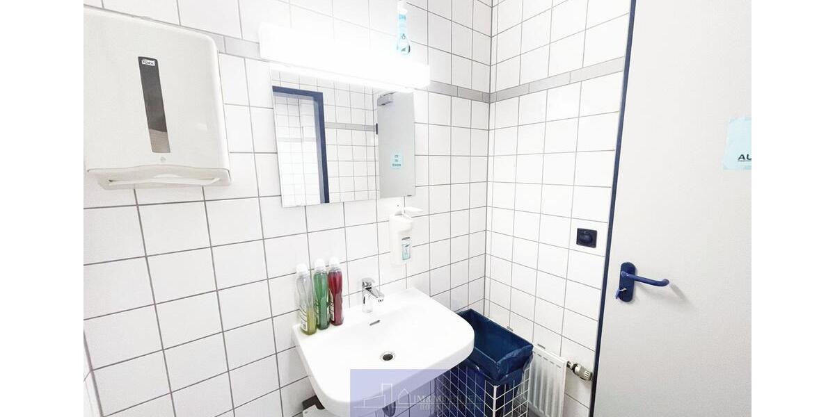 ERLANGEN WETTERKREUZ - BÜROS - TEEKÜCHE - PARKPLÄTZE - BAB 373ÖPNVAIRPORT zimmer