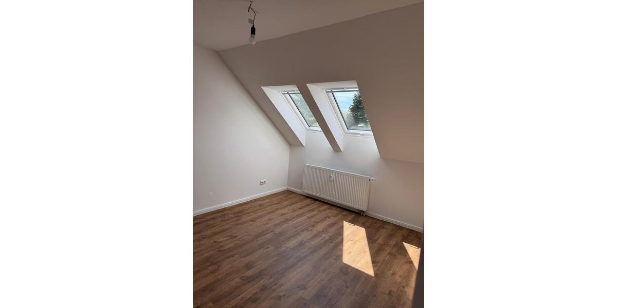 Dachgeschoßwohnung Mittenwalde - 2.5 Zimmer, 77 m&sup2;, 1.043&euro; | Angebot:26454066