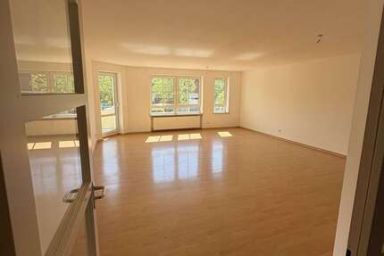 Wohnung Regensburg-Burgweinting Burgweinting - 5 Zimmer, 152 m&sup2;, 1.970&euro; | Angebot:27253722