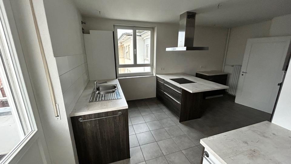 Etagenwohnung Offenburg - 6 Zimmer, 160 m&sup2;, 1.600&euro; | Angebot:24755003