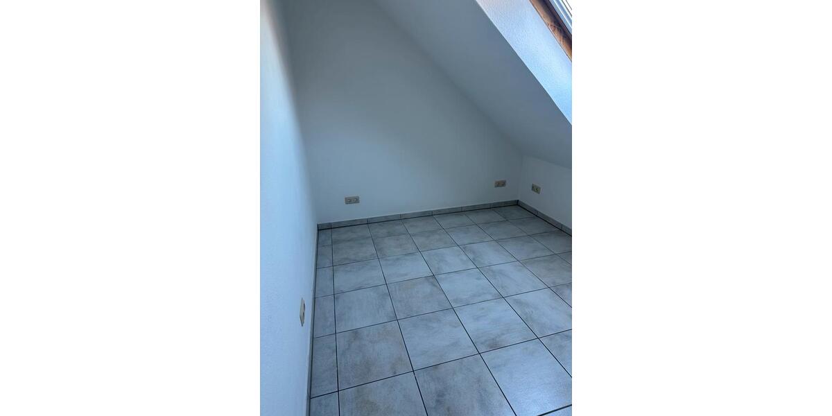 Dachgeschoßwohnung Niederfischbach - 2 Zimmer, 50 m&sup2;, 475&euro; | Angebot:26698653