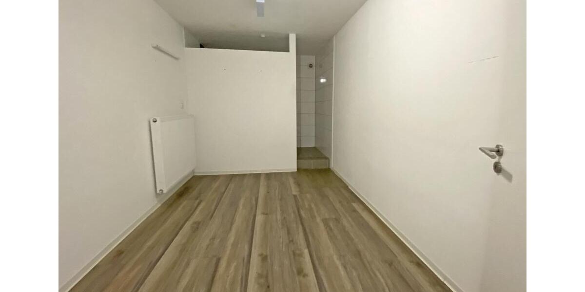 Vielseitige Gewerbehalle – ideal für Handel, Studio oder Lager zimmer