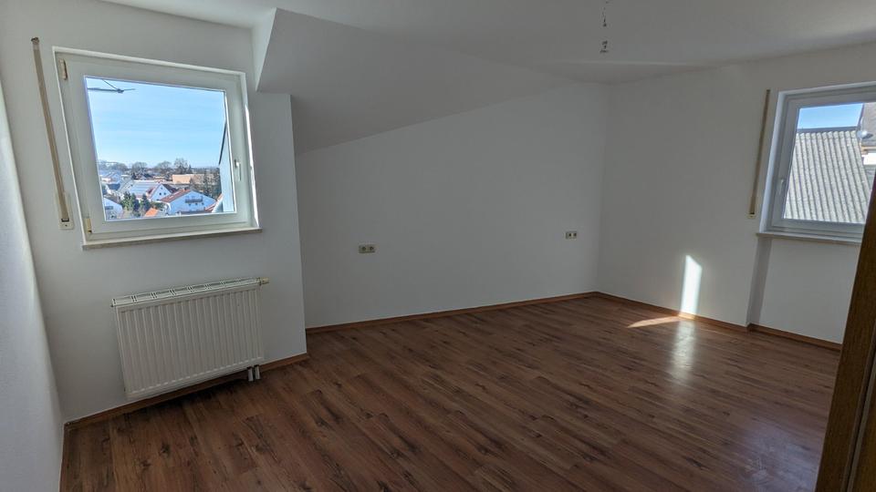 Zentrale 4-Zimmer-Wohnung mit Balkon in Leipheim zimmer